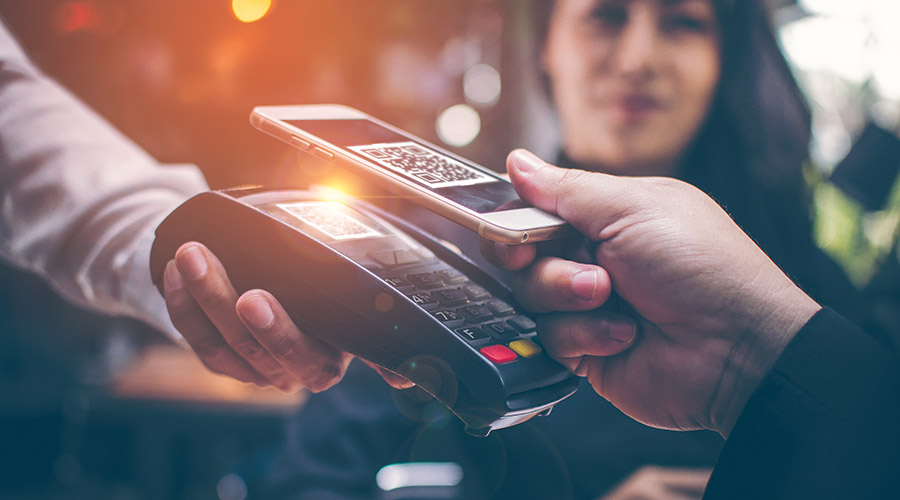 Com o PIX, novo tipo de pagamento digital, será possível pagar apenas lendo um QR Code.
